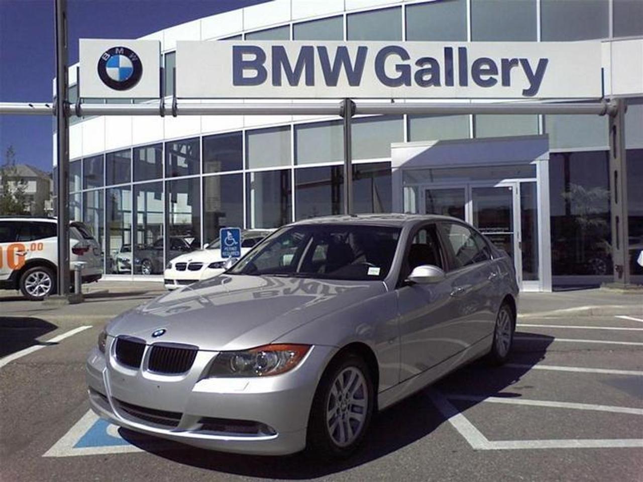 Adaptive Headlamps, Leatherette Upholstery, Metallic Paint, Premium Package