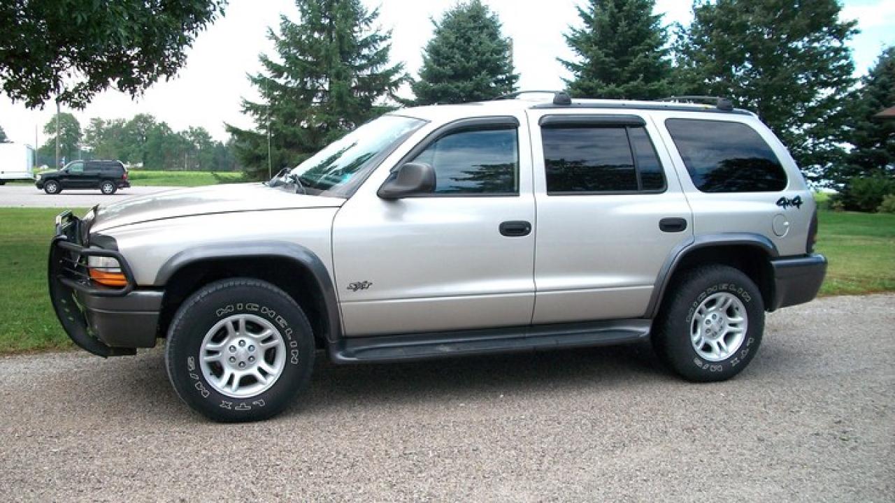Used 2002 Dodge Durango SXT for sale in Thornton, ON