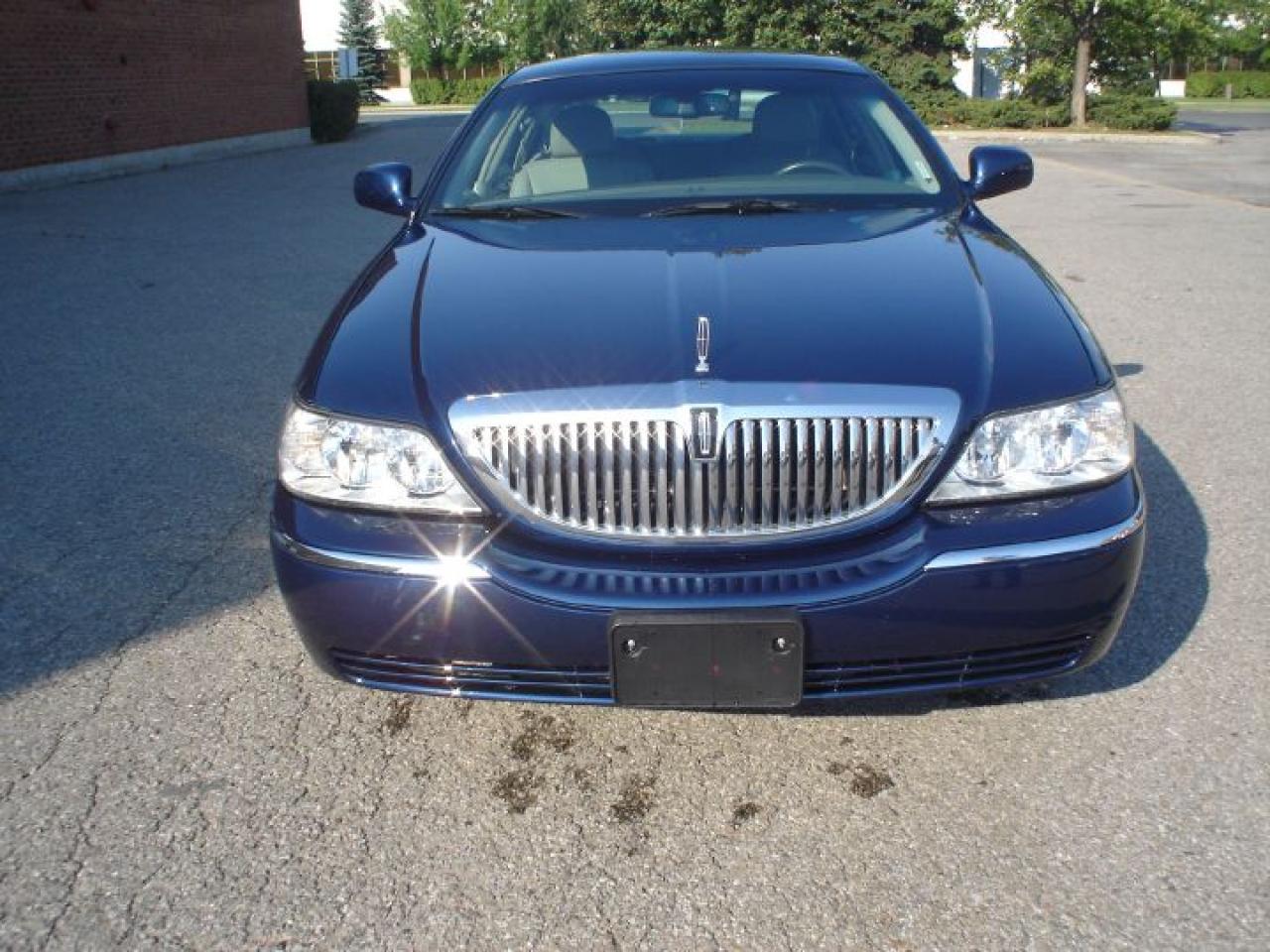 Used 2007 Lincoln Town Car SIGNATURE for sale in Mississauga, ON