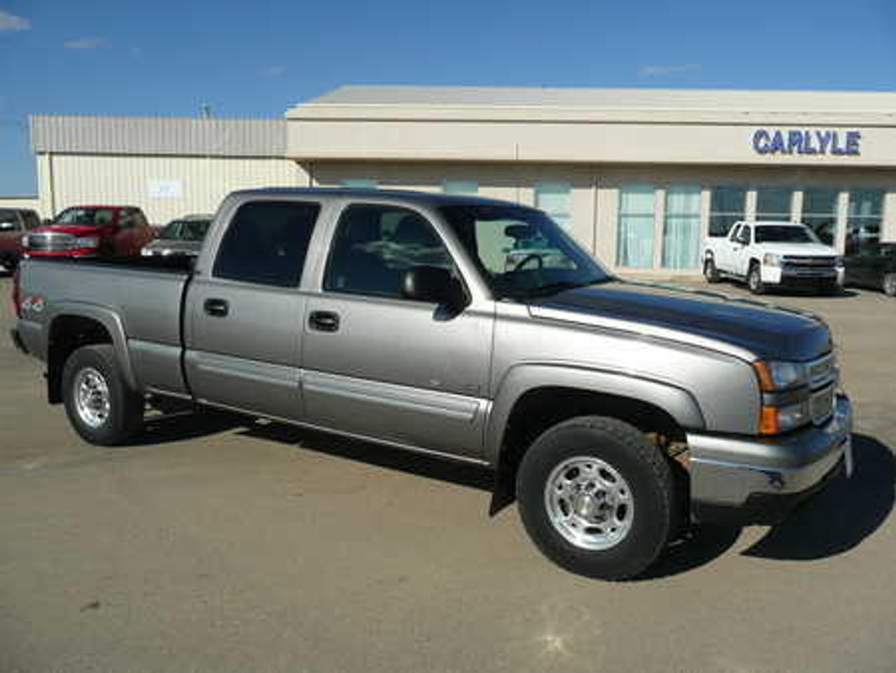Used 2006 Chevrolet Silverado 1500HD 6.0L Crew 6'.6" Box, Bench for sale in Carlyle, SK