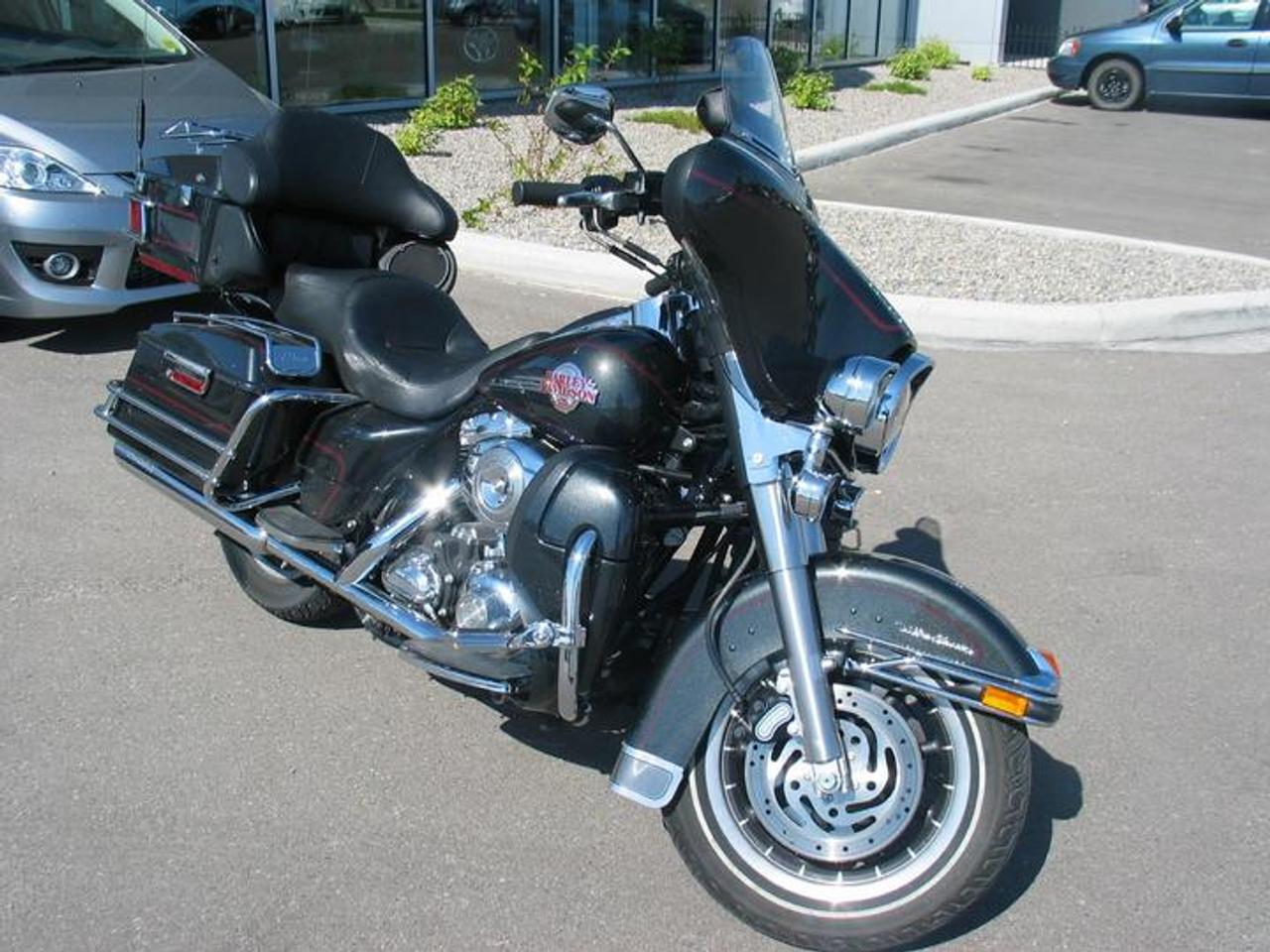 2007 HARLEY DAVIDSON ULTRA CLASSIC, READY FOR THE ROAD FULLY LOADED GREAT TOURING BIKE FUN TO RIDE EVERY CREDIT APPLICATION ACCEPTED !!!! APPLY TODAY DRIVE TODAY!!!! CALL TOLL FREE  1 866 398 4500 OR APPLY ONLINE @ www.lethbridgeautocredit.com... WE DELIVER ANYWHERE IN WESTERN CANADA.