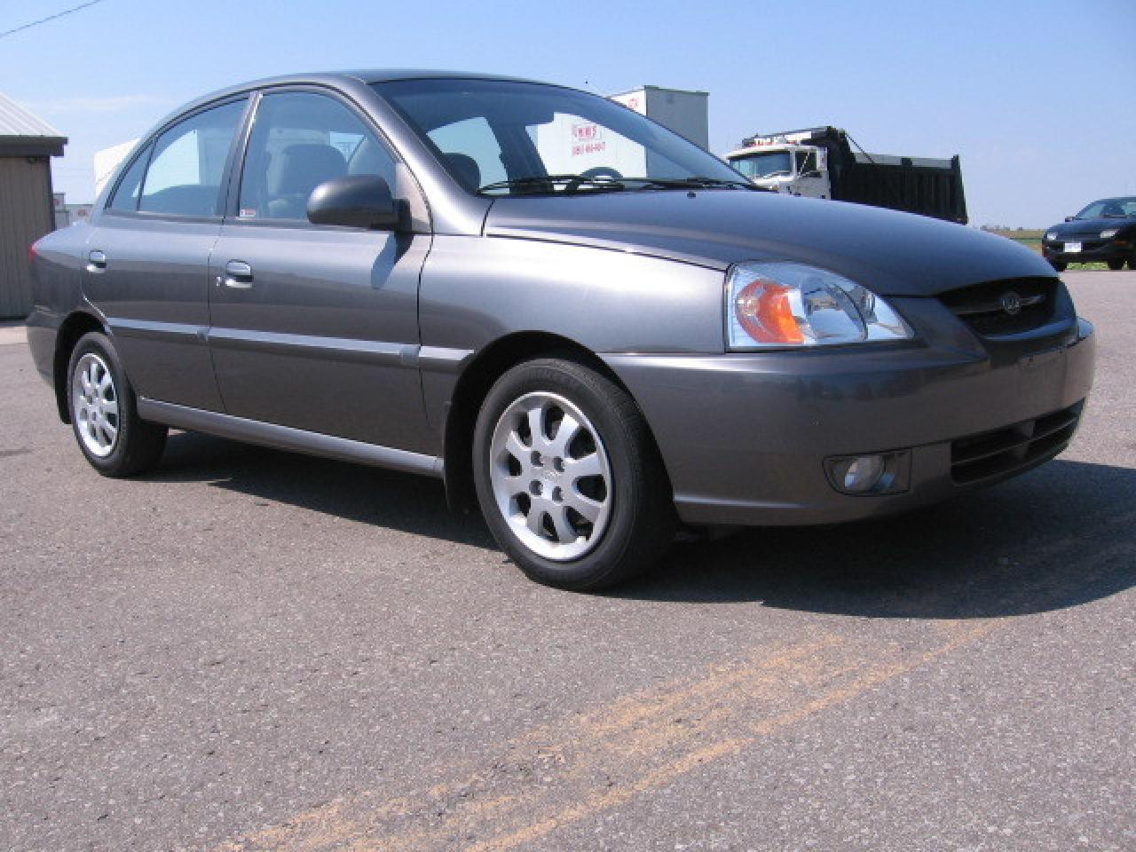Used 2005 Kia Rio LS for sale in Brantford, ON