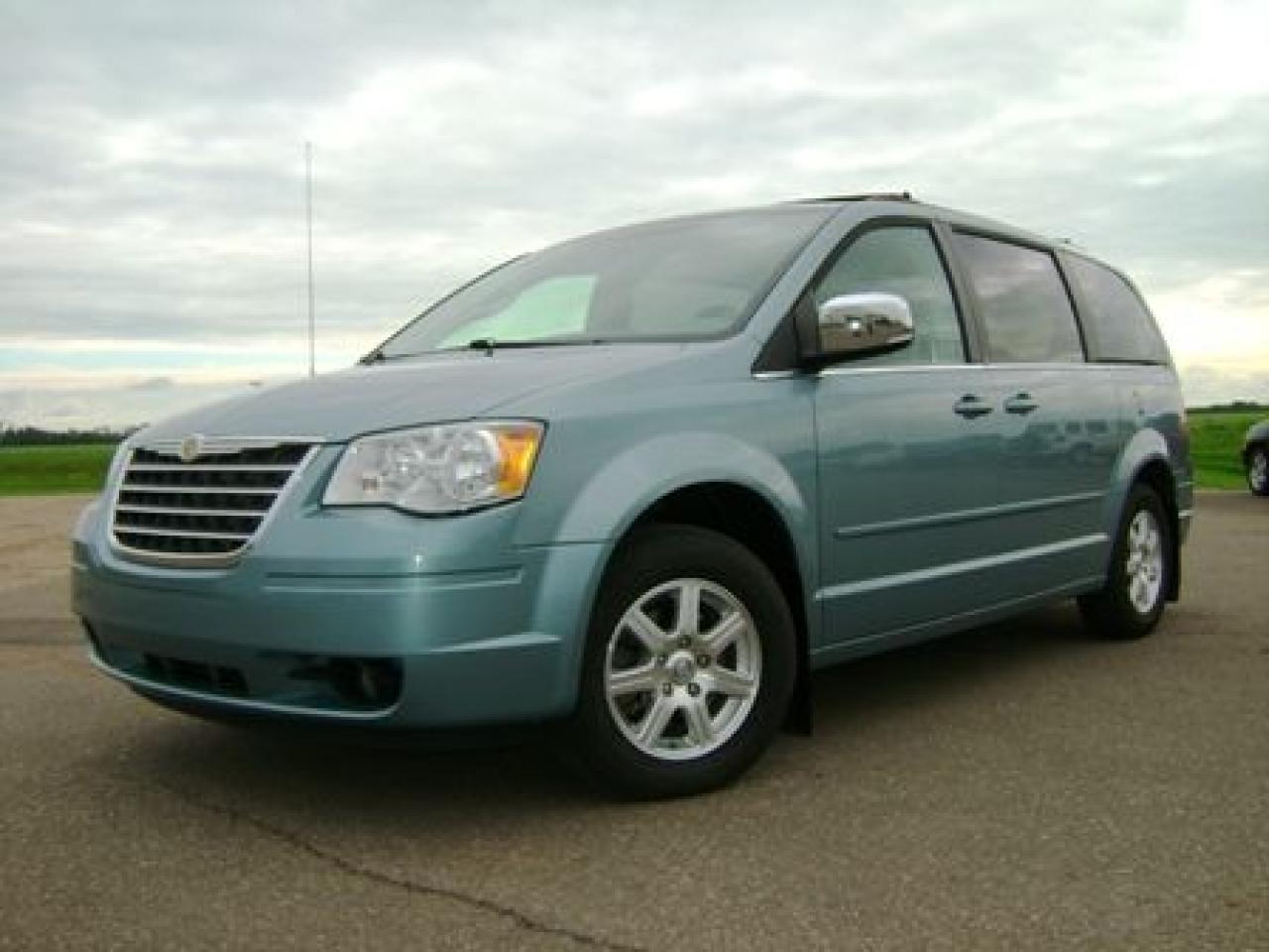 Used 2008 Chrysler Town & Country Tourning for sale in Nipawin, SK