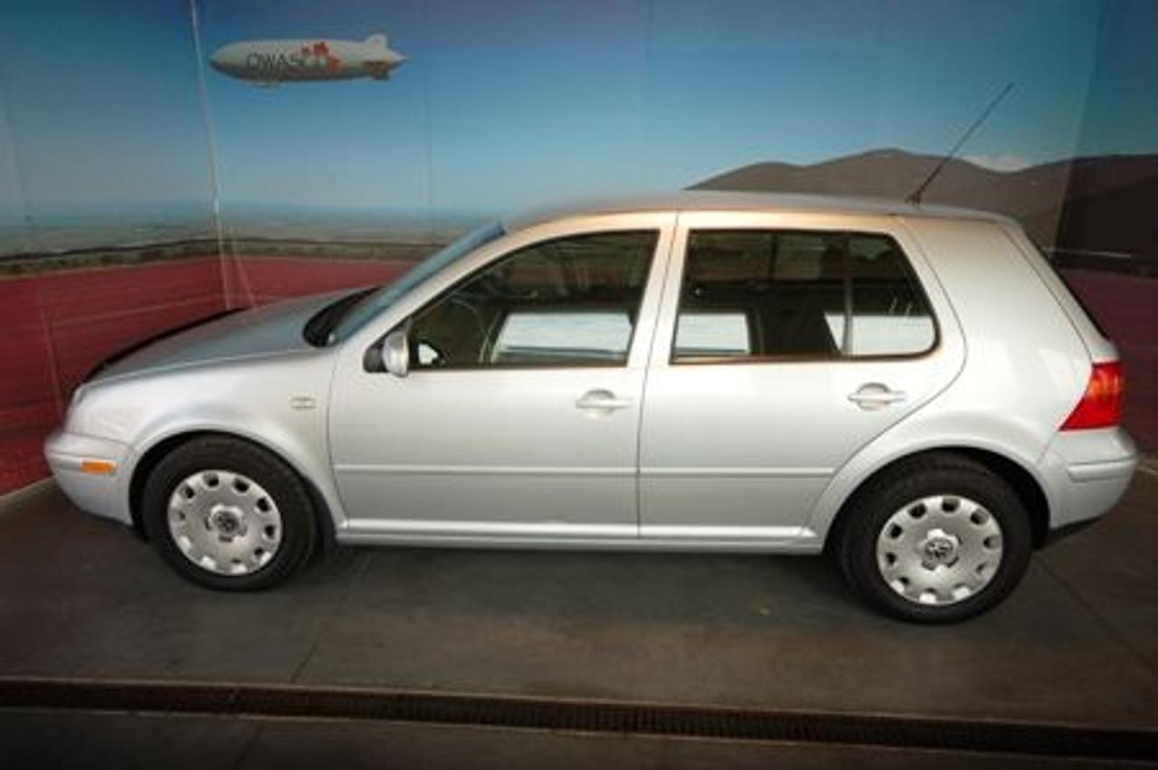 GOLF TDI! AUTOMATIC TRANSMISSION, VW CERTIFIED 2 YEARS OR 40,000KM FACTORY WARRANTY INCLUDED! SAVE ON FUEL! ASK ABOUT OUR SPECIAL FINANCE RATES! *plus applicable taxes*
