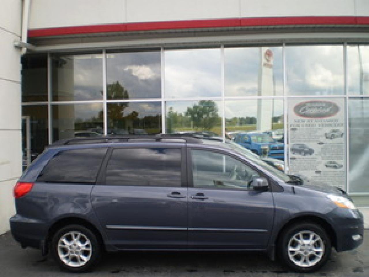 Used 2006 Toyota Sienna LE AWD for sale in Calgary, AB