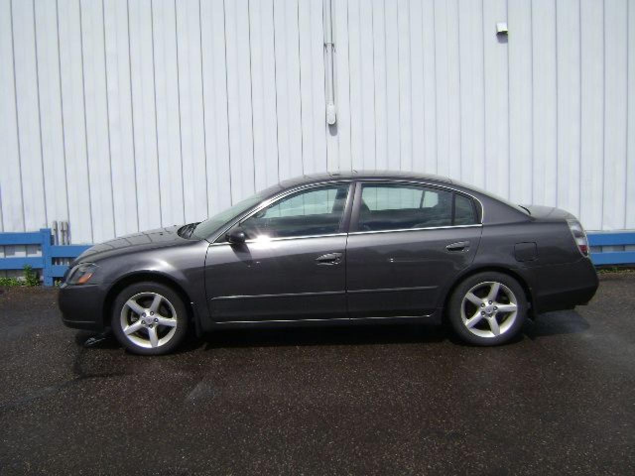 Used 2005 Nissan Altima 3.5 SE LEATHER-SUNROOF for sale in Kitchener, ON