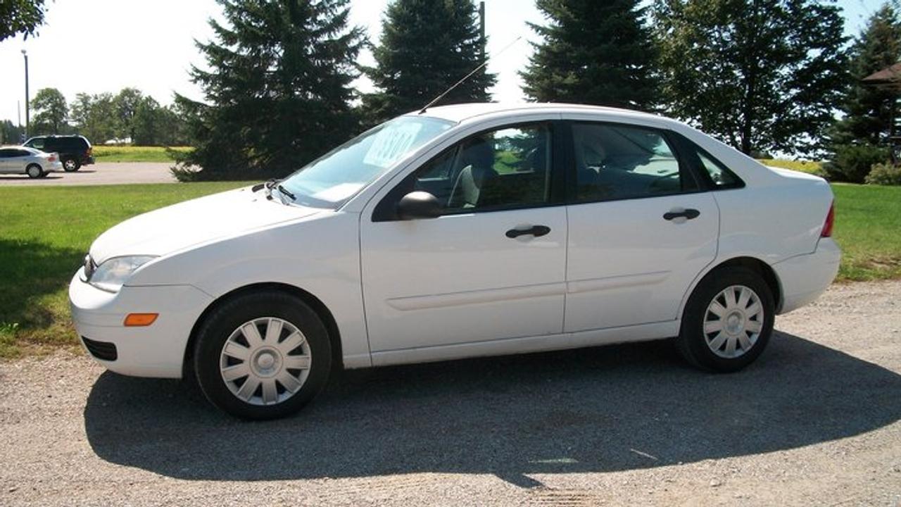 Used 2005 Ford Focus ZX4 for sale in Thornton, ON