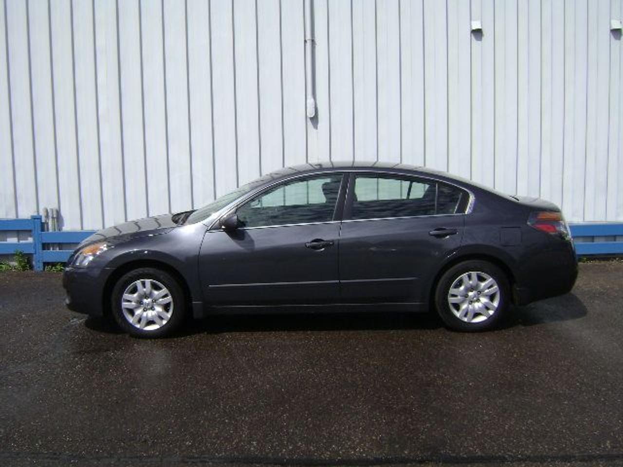 <p>This Canadian car includes an accident free CARPROOF history report, balance of factory warranty, and is guaranteed lien free. Buy with Confidence - Non-commissioned sales staff! Family Owned Business for Over 30 Years! Trade-ins welcome. Fill out our online credit application 24/7 at www.qualitycarsales.com to get pre-approved! Previous daily rental. Price/payments(OAC)+ taxes & licensing. Call for details!</p>