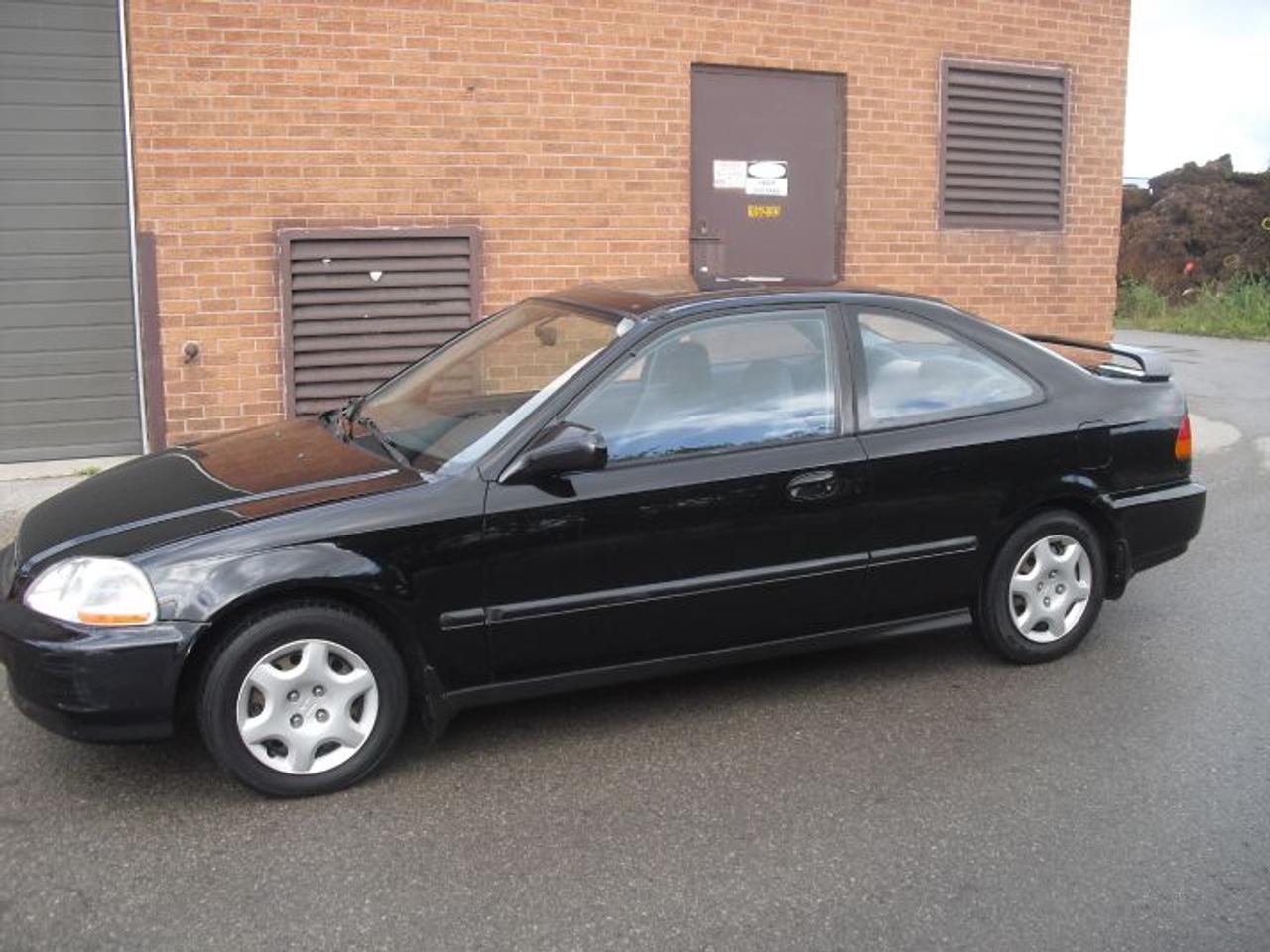 Loaded Civic 
Sunroof  
Automatic 
Good Drive 
Safety E-test 
Warranty Available 
This car is Plus HST 
For further information call Michel at 416-616-7574