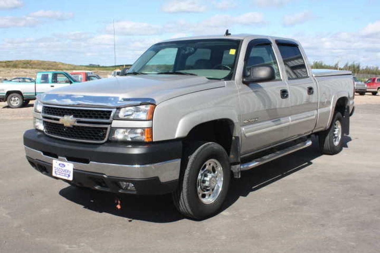 Used 2006 Chevrolet Silverado 2500 Work Truck for sale in Humboldt, SK