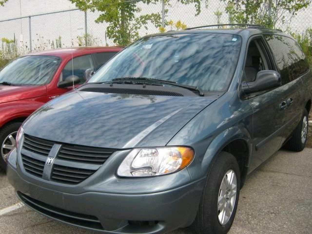 Used 2006 Dodge Grand Caravan SE STOW&GO!! QUADS!! CHRYSLER LEASE RETURN!! Van for sale in Guelph, ON