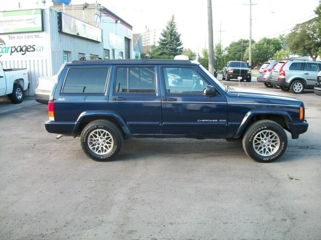 Used 1997 Jeep Cherokee AUTO/4X4 for sale in Hamilton, ON