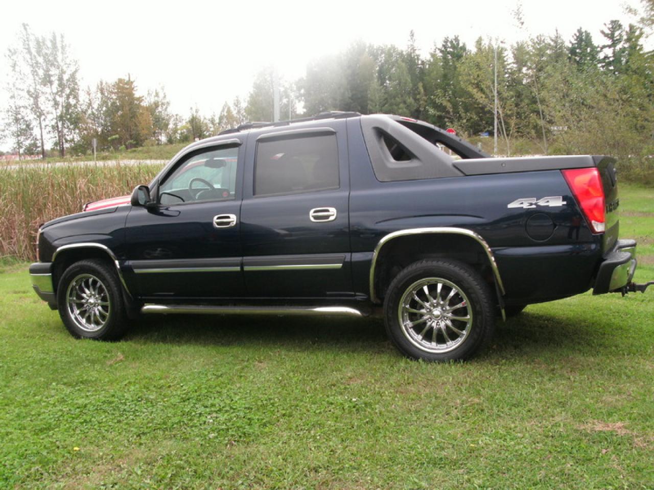 Used 2005 Chevrolet Avalanche 4x4 for sale in Fenelon Falls, ON