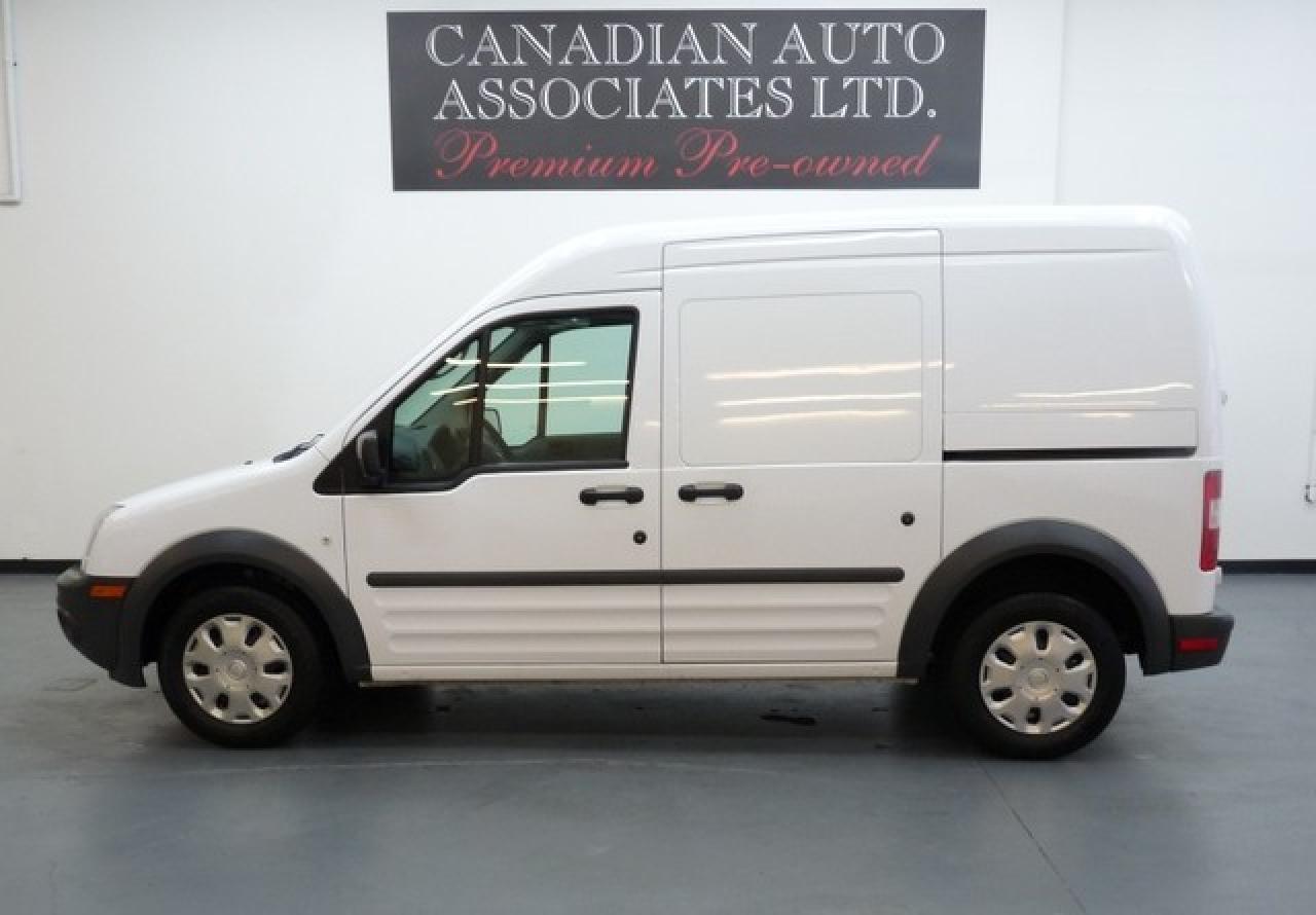Used 2010 Ford Transit Connect XL for sale in Guelph, ON