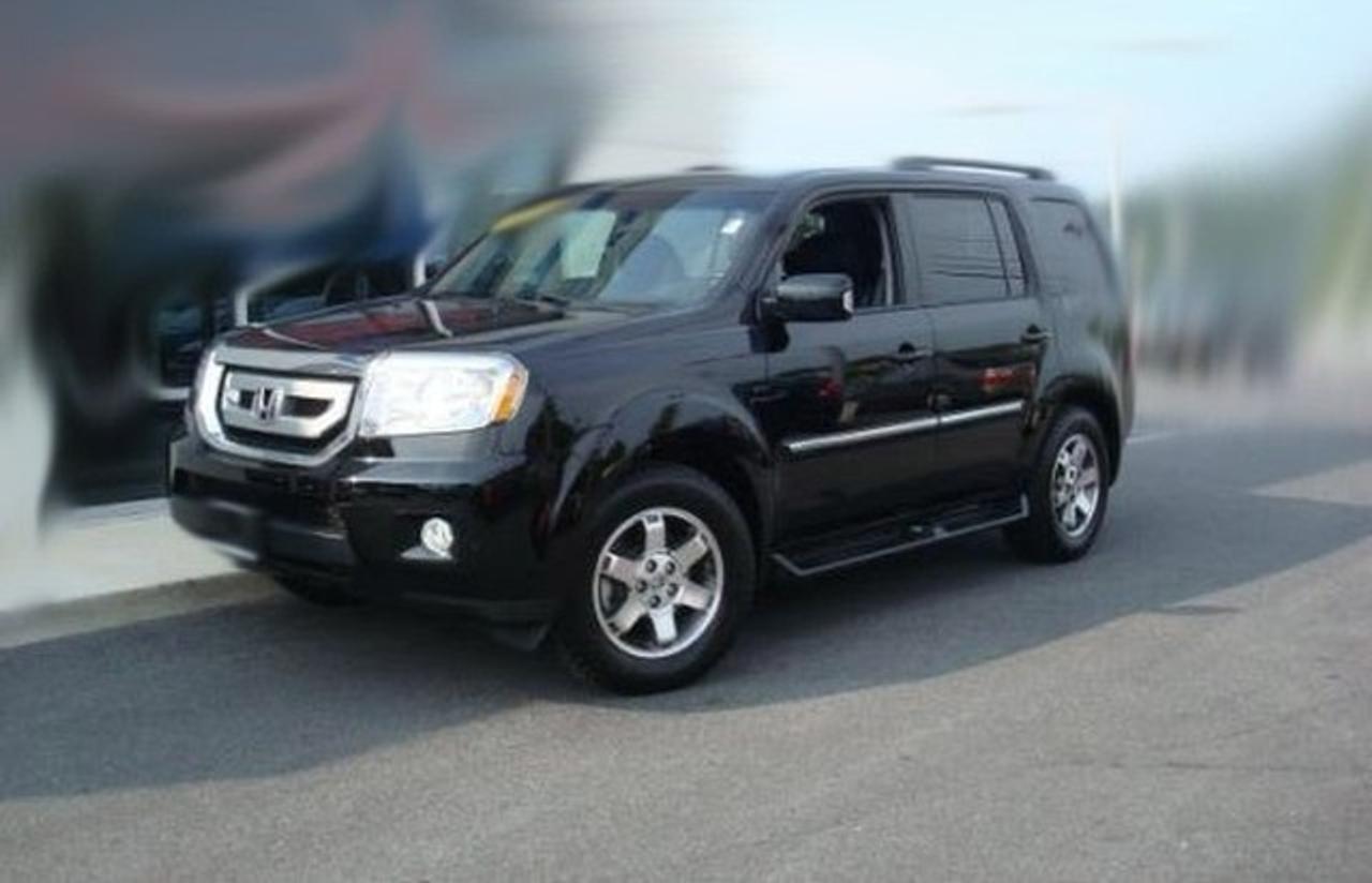 ONE OWNER TOURING !!! Options include: Navigation, Reverse Camera, Moonroof, Leather, Heated Seats, Power Driver Seat w/ Memory, Power Passenger Seat, Power Liftgate, Steering Wheel Mounted Phone/Navigation Controls, 17 Alloys, Automatic Climate Control, 6 Disc CD/MP3, Aux Input, Vehicle Stability Assist (VSA) w/traction control, HomeLink, Keyless Entry, Power Windows/Locks/Mirrors and more. Premium Pre-Owned Certified. We offer flexible finance options with top trade allowances. Contact one of our sales professionals regarding this opportunity !!! Visit our website to view 20+ photos & FREE CARFAX with a buy back guarantee. www.canadianautoassociates.com No Hidden Fees: Advertised Price +HST +Lic.