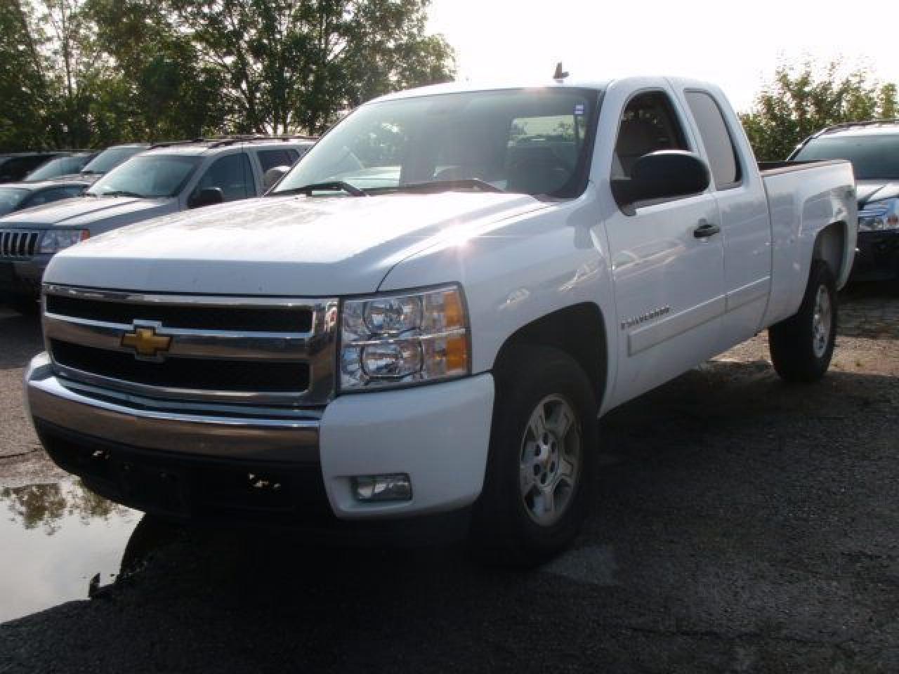 Used 2008 Chevrolet Silverado 1500 LT 4WD! NEW TIRES! GM LEASE RETURN!! 4x4 Truck for sale in Guelph, ON
