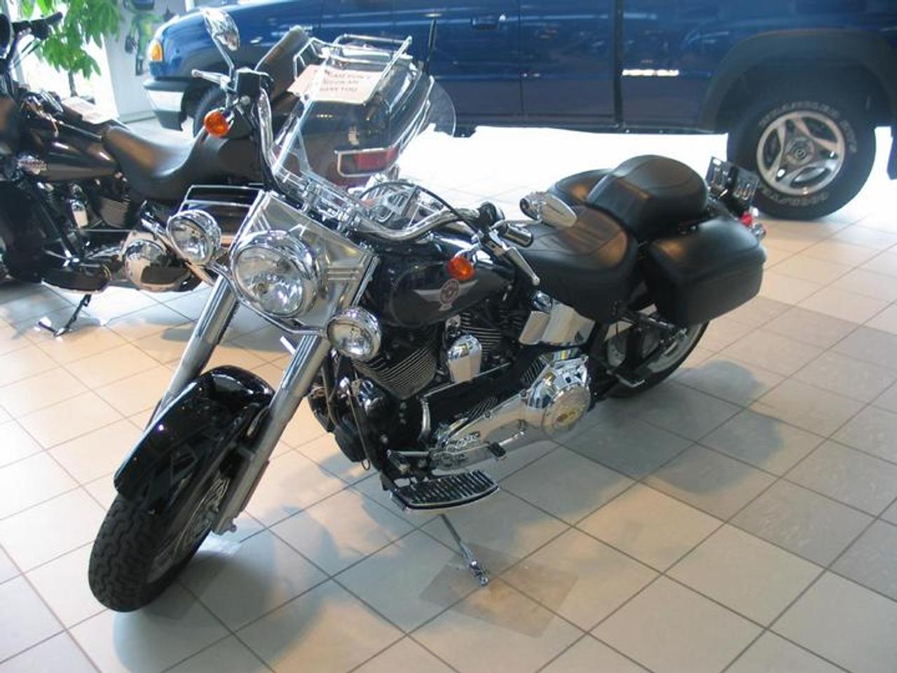 2005 HARLEY DAVIDSON FATBOY, LIKE NEW DRIVES LIKE A DREAM, TRULY FUN TO RIDE FOR A TRUE HARLEY ENTHUSIAST EVERY CREDIT APPLICATION ACCEPTED !!!! APPLY TODAY DRIVE TODAY!!!! CALL TOLL FREE  1 866 398 4500 OR APPLY ONLINE @ www.lethbridgeautocredit.com... WE DELIVER ANYWHERE IN WESTERN CANADA.