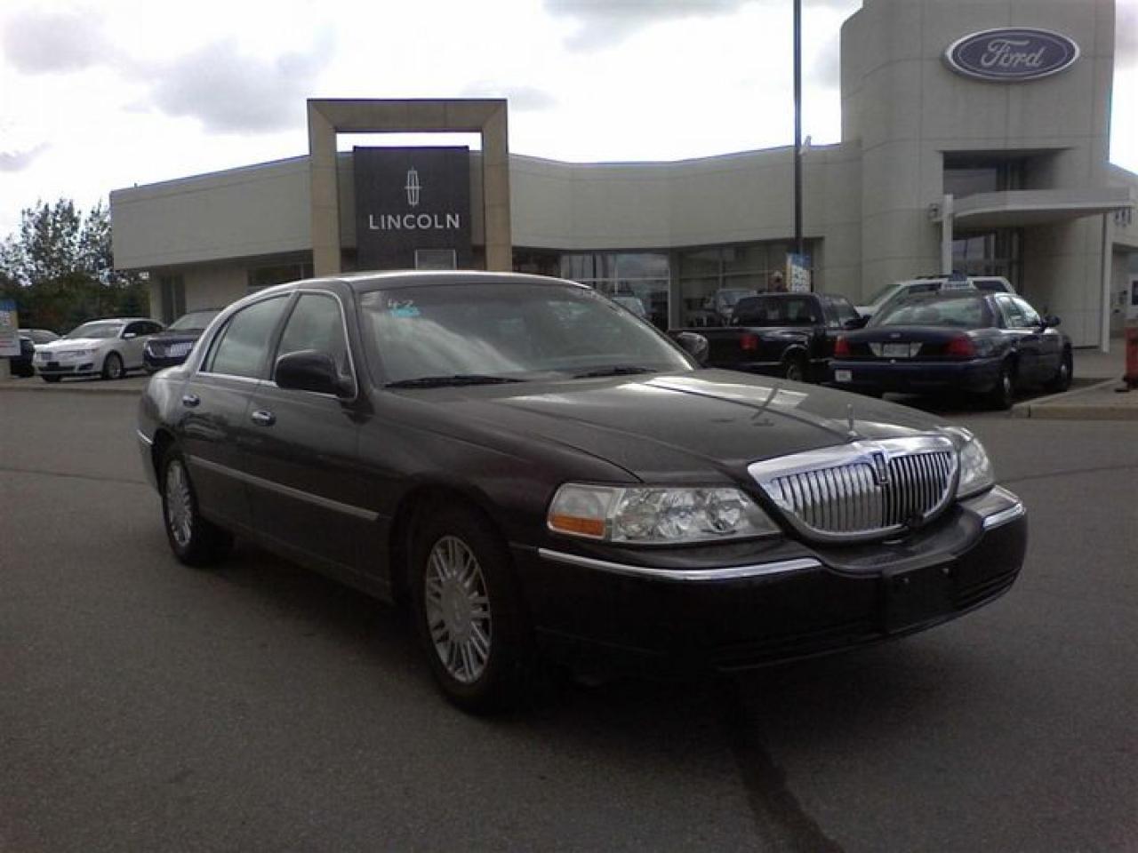 Used 2010 Lincoln Town Car  for sale in Mississauga, ON