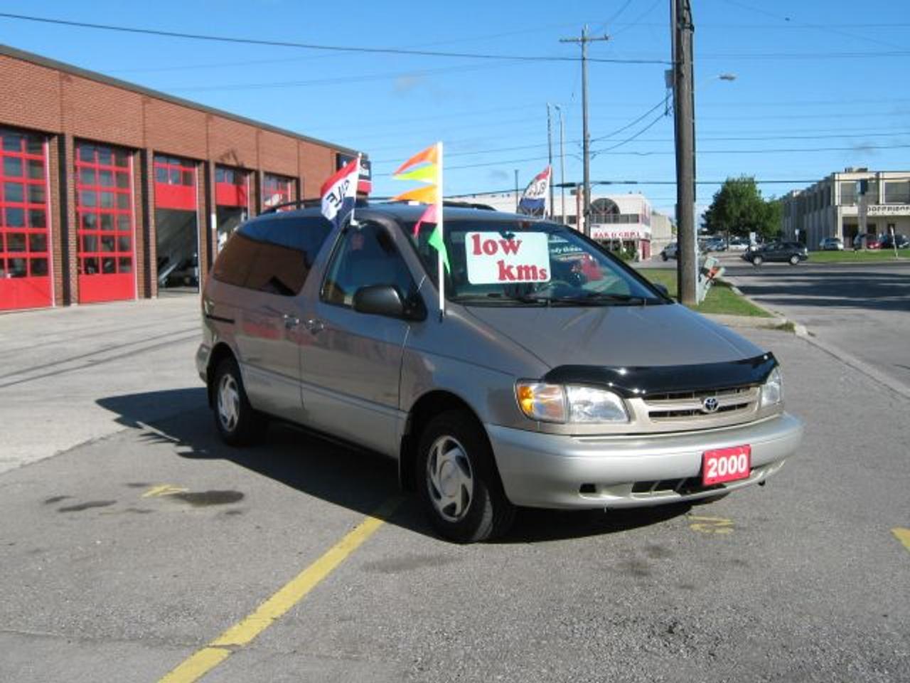 Used 2000 Toyota Sienna LE for sale in North York, ON