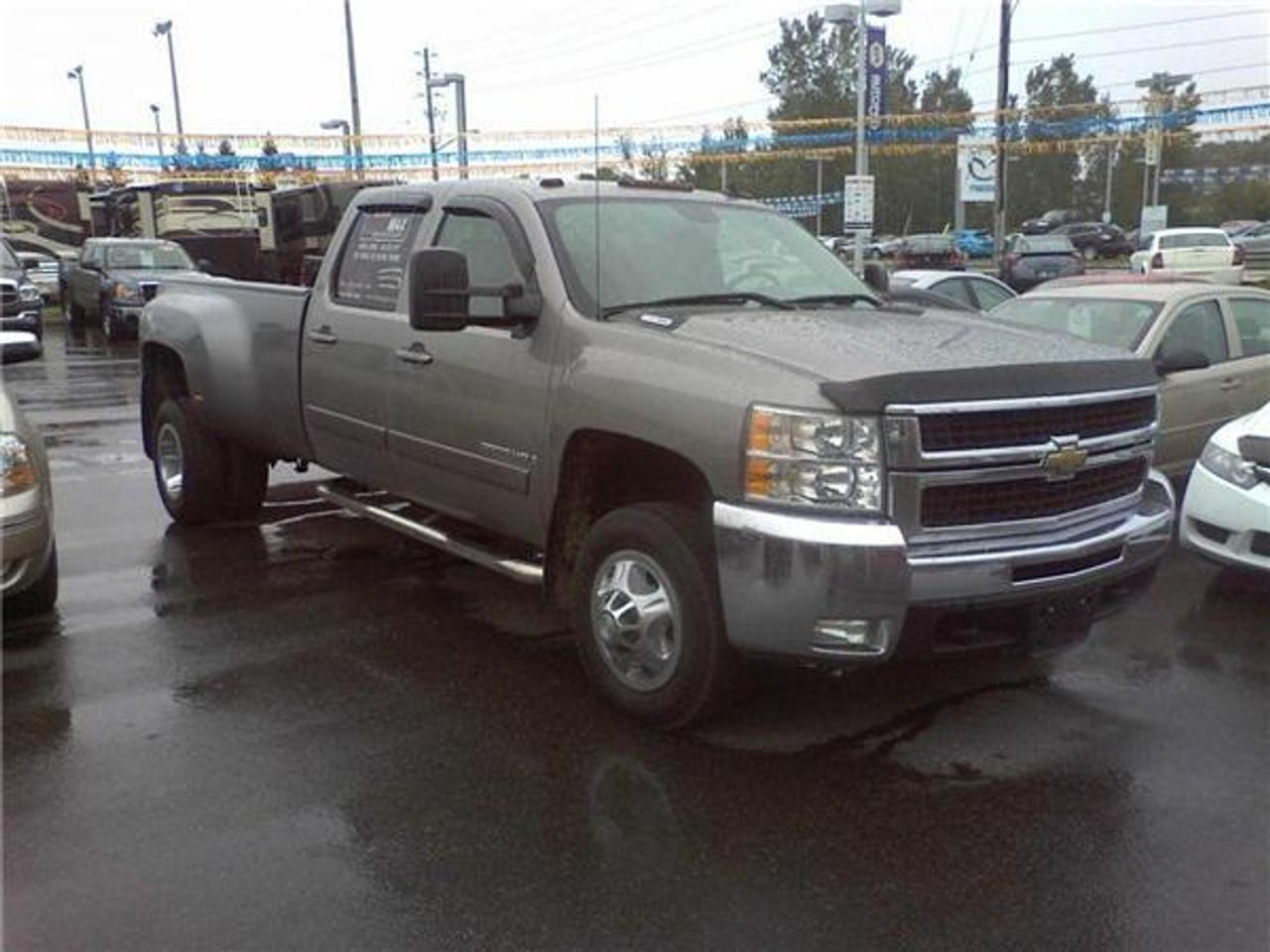 1 TON DUALLY, DURAMAX DIESEL, ALLISON TRANSMISSION, LEATHER
The 5th Wheel hitch and special tailgate are NOT included in this sale. A regular tailgate will be provided.
