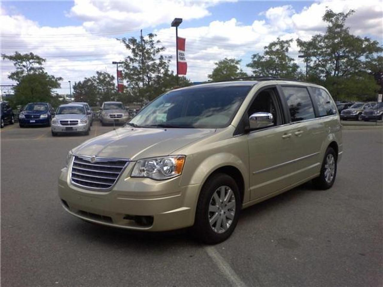 Used 2010 Chrysler Town and Country  for sale in Mississauga, ON