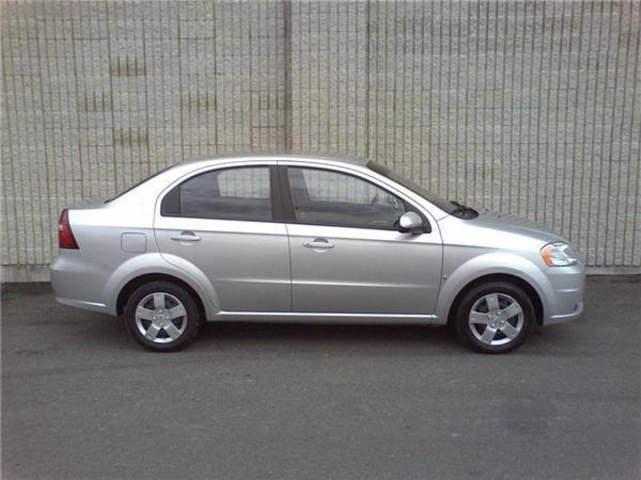 Used 2009 Pontiac G3 Wave SE for sale in Orleans, ON