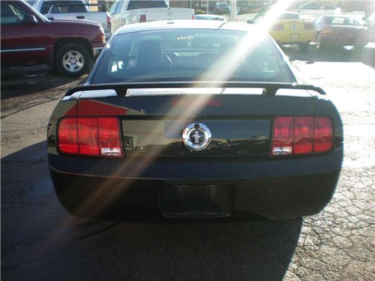 WOW LOOK AT THIS RECENT TRADE, 2005 MUSTANG COUPE BLACK ON BLACK LEATHER. 1 OWNER TRADE-IN, NEVER BEEN DRIVEN IN WINTER! THIS IS ONE NICE MUSTANG, DONT PASS UP YOUR CHANCE TO OWN A TRUE ONE OWNER SUMMER CAR. COME BUY FROM A TRUSTED CAR>NATION CANADA DEALERSHIP. FREE OIL FOR LIFE! CALL FOR YOUR VIP APPOINTMENT TODAY. PRICE IS PLUS HST, BUT TEST DRIVES ARE FREE!!