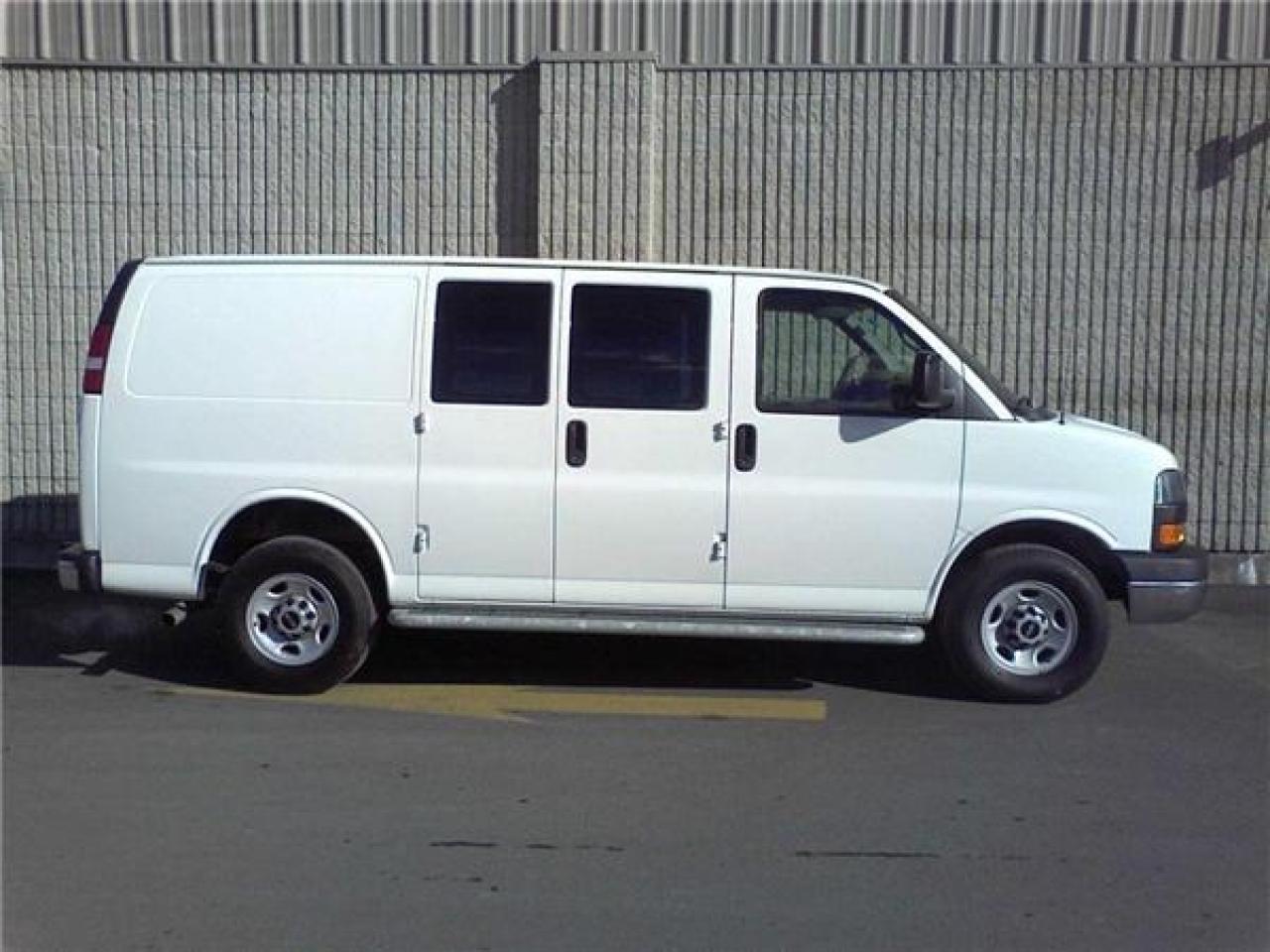 Used 2009 GMC Savana 2500 Work Van for sale in Orleans, ON