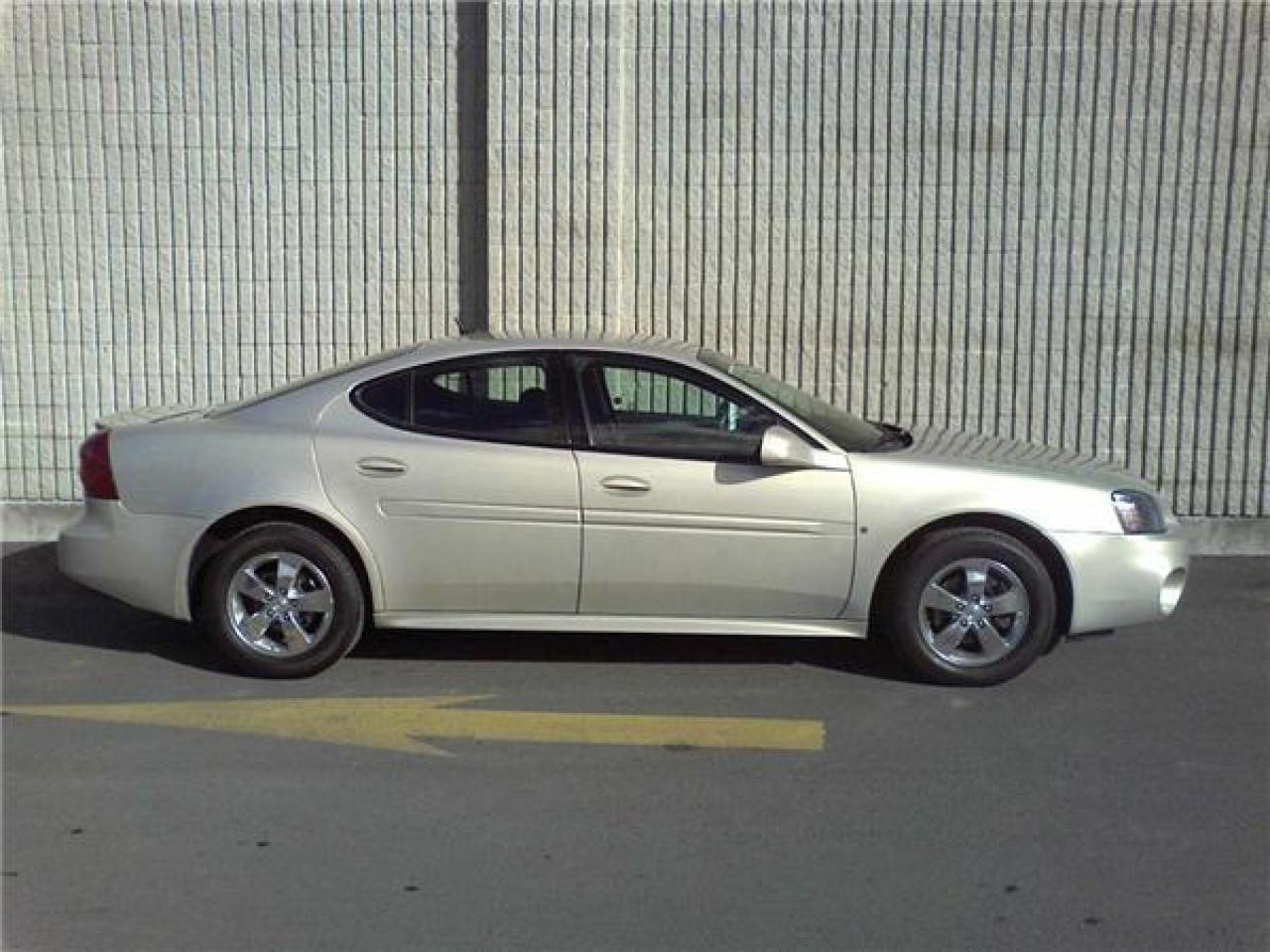 Used 2008 Pontiac Grand Prix Base for sale in Orleans, ON