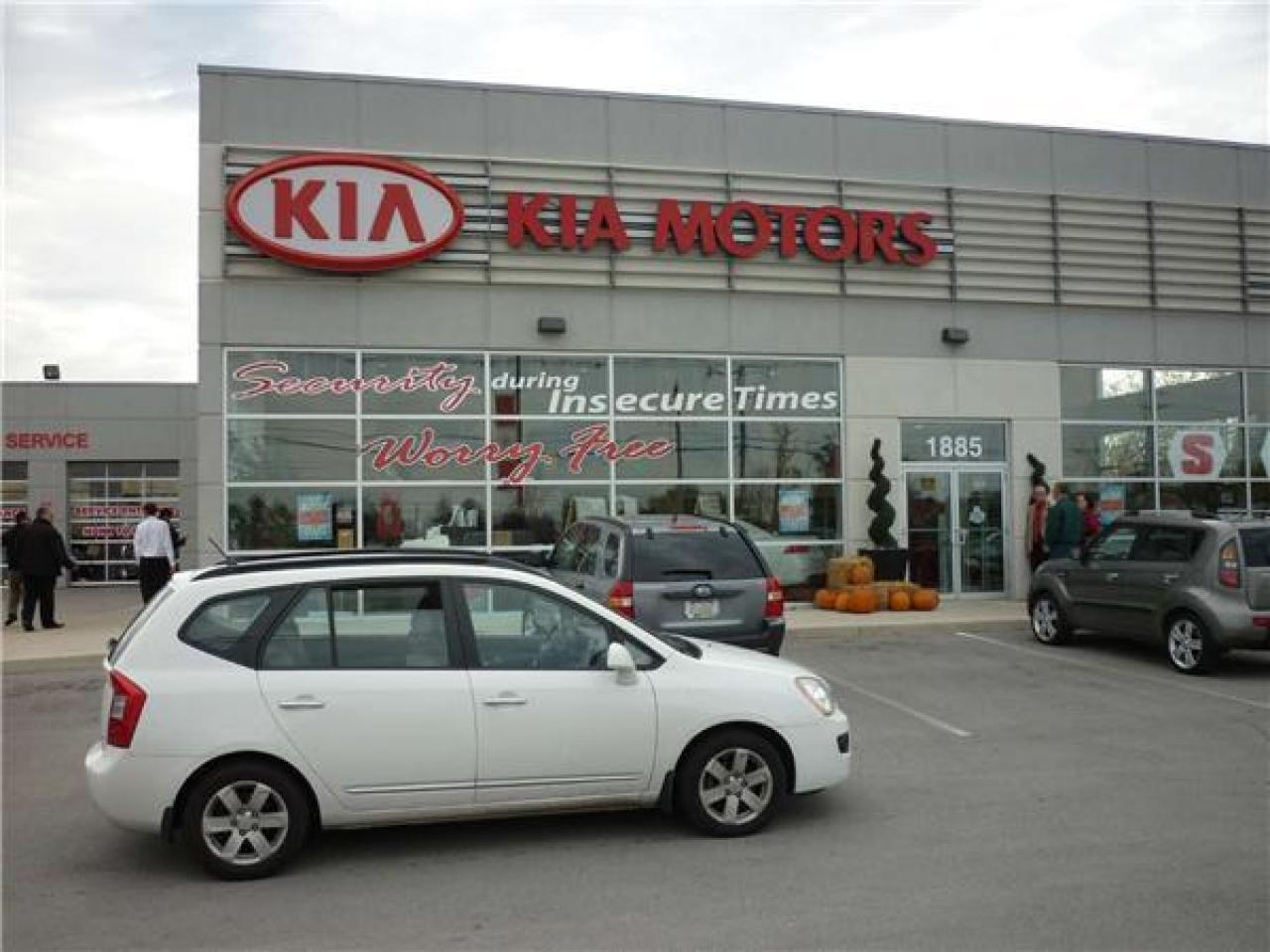 Used 2008 Kia Rondo  for sale in Hamilton, ON