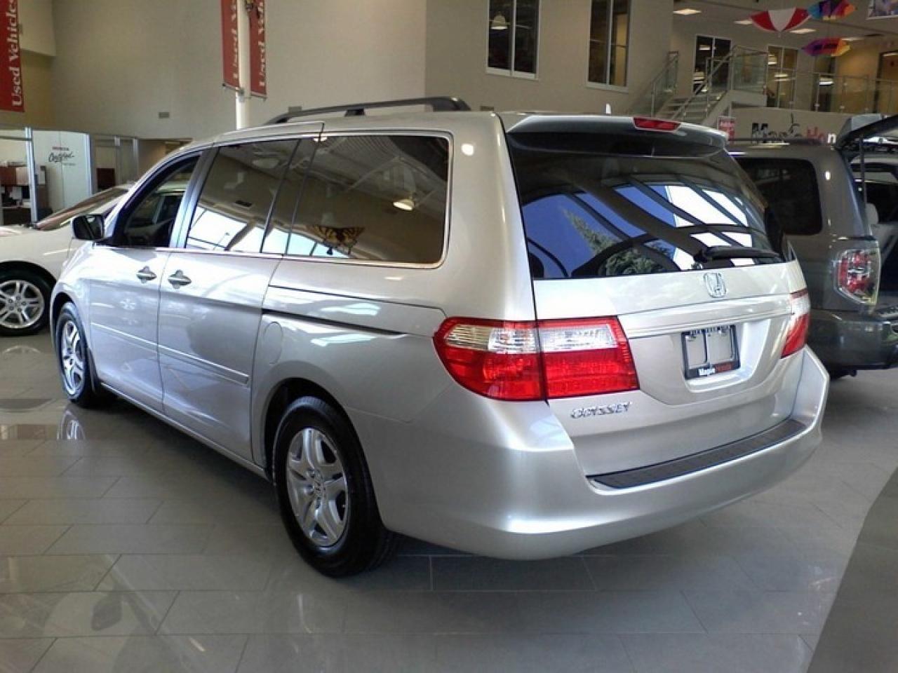 Used 2003 Chrysler Town & Country  for sale in Brantford, ON