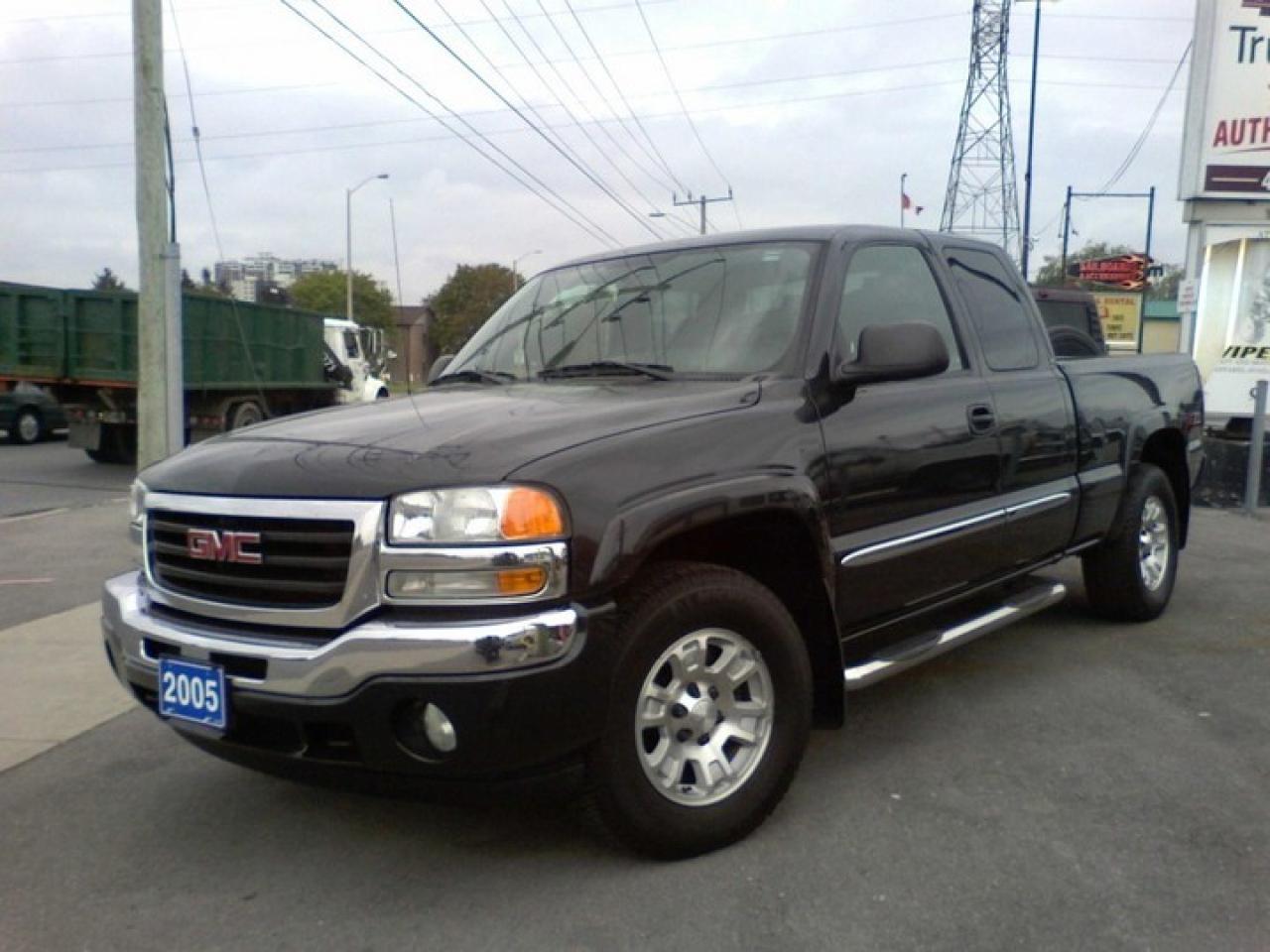 Used 2005 GMC Sierra 1500 SLE Pickup 6 1/2 ft for sale in Orono, ON