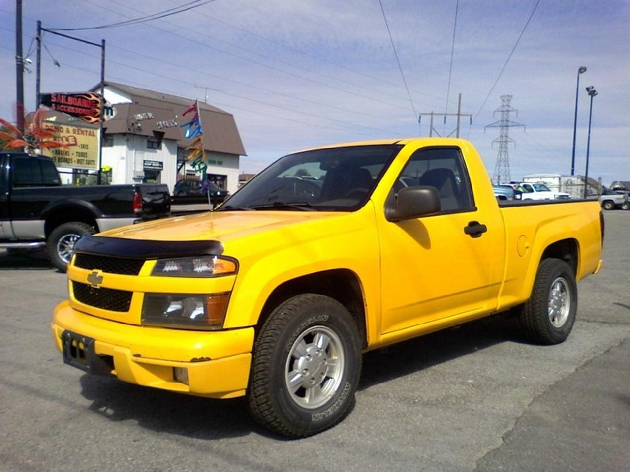 Gorgeouse like new SS pick up...2wd, sharp little truck, like new tires, back box never used...hard folding tonno cover, custom cloth boxliner..perfect for your driveway <br /><br />