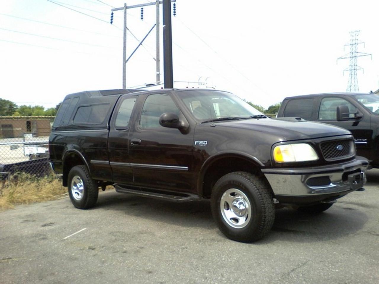 AM/FM Stereo, Air Conditioning, Alloy Wheels, Dual Airbag, Power Steering, 3rd Door<br /><br />