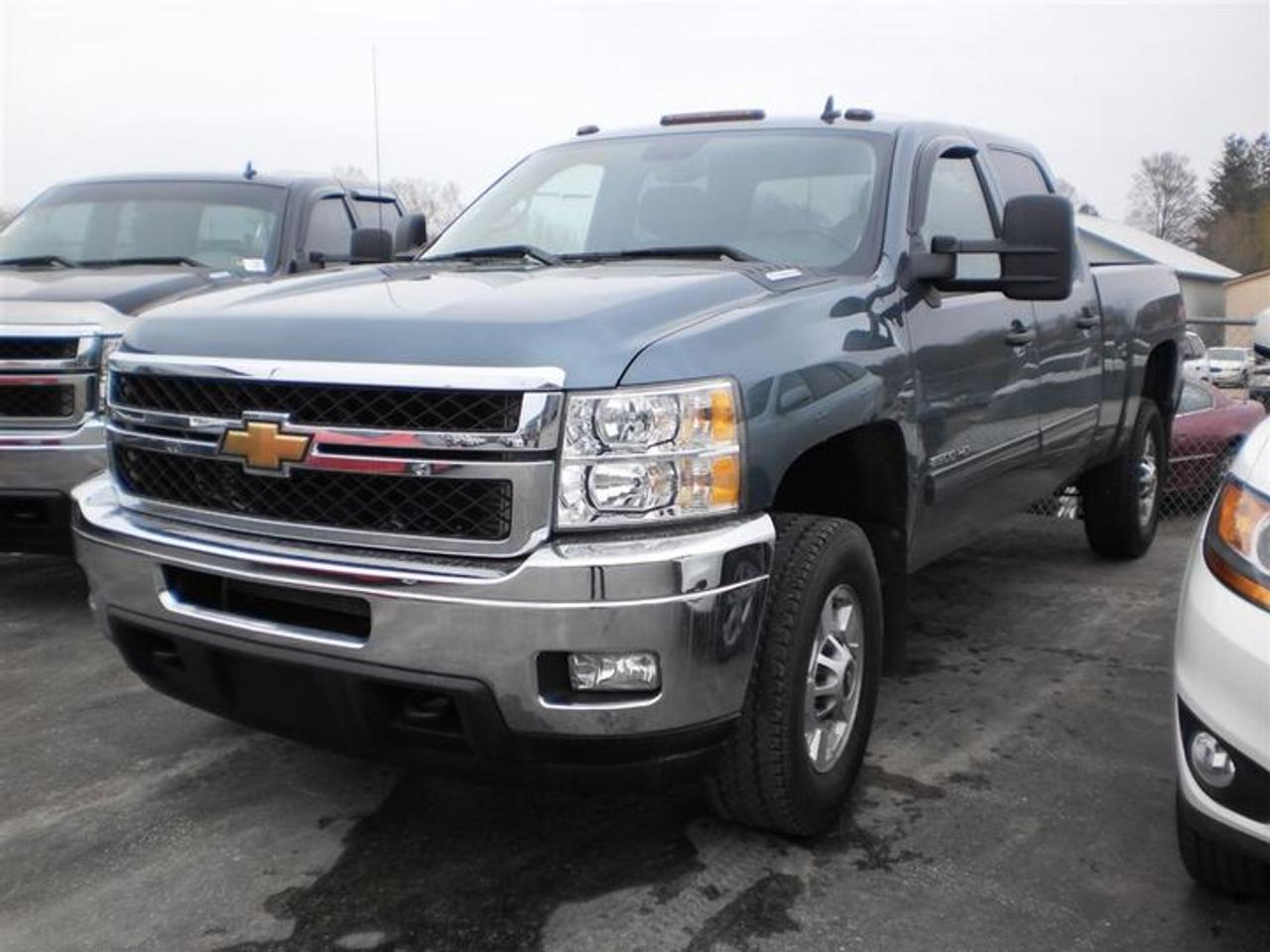 6.6L. V8.  2011 CHEVROLET SILVERADO 2500HD LT WITH CREW CAB,4X4,DIESEL,FOG LIGHTS,FRONT TOW HOOKS,ONSTAR,POWER PEDAL,DUAL AIR AND HEAT,LEATHER WRAPPED STEERING WHEEL WITH CONTROLS,REMOTE START,HEATED MIRRORS,ULTRASONIC REAR PARKING ASSIST,USB PORT,MANUAL DRIVERS SEAT LUMBAR,XM SAT RADIO,CAMPER/5th WHEEL TRAILER WIRING PROVISIONS,TUBULAR ASSIST STEPS,ROOF LAMP MARKERS.  30 Years in business, A+ BBB rated company, 200 units in stock, 2 locations.  Home of the Warranty for Life, full service department, on the spot financing.    Bad credit welcomed.    Winner of Reader Choice Award for the best dealer in the Listowel area.   Winner Of Business Of The Year Award from the North Perth Chamber Of Commerce!   Free carproof or carfax.    No extra fees no extra costs.    All prices + HST & Licensing.    Save money!   (Thanks for shopping at STOP23 AUTO SALES LTD).