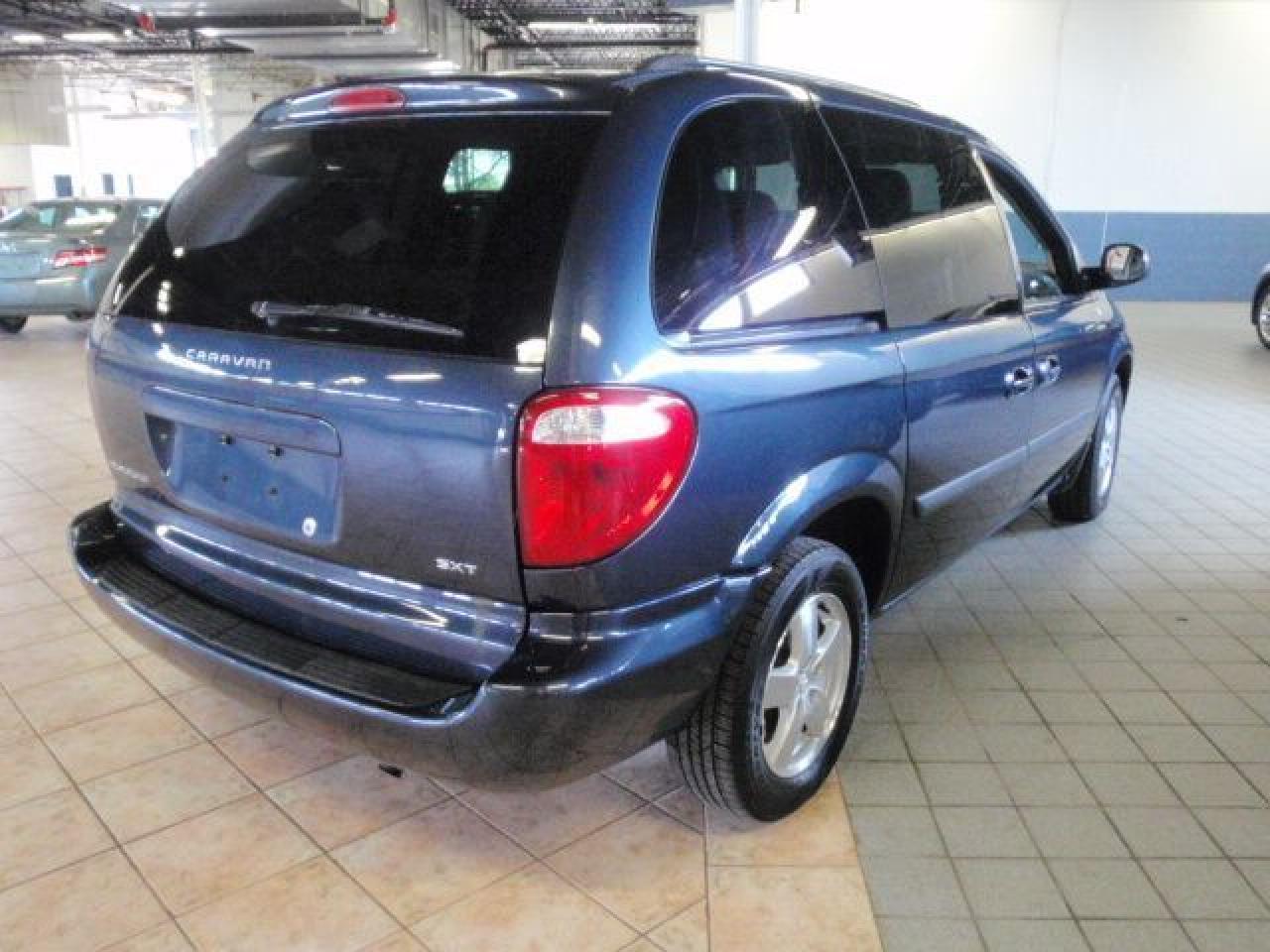 Used 2007 Chrysler Town & Country MiniVan for sale in Kitchener, ON