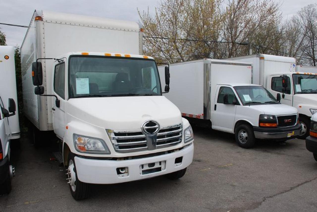 Used 2006 Hino 165 BOX PT.G.T for sale in Concord, ON
