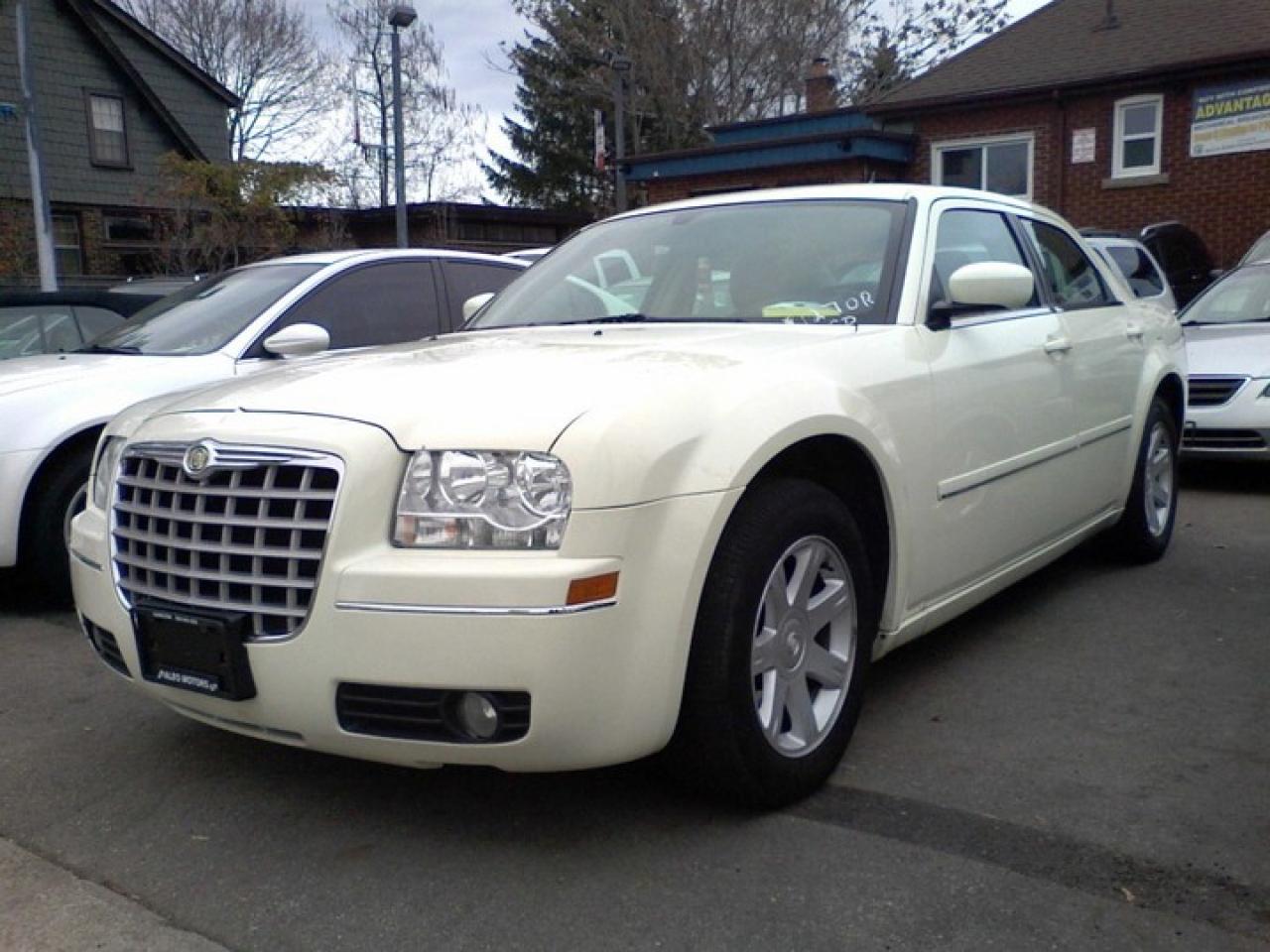 Used 2005 Chrysler 300 Touring for sale in Hamilton, ON