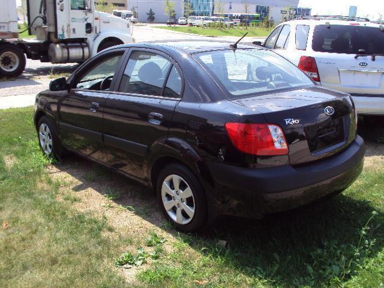 631142