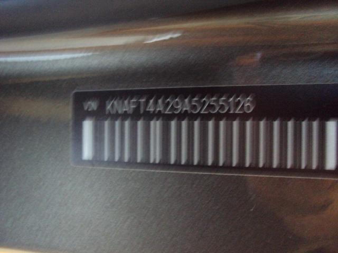 631153