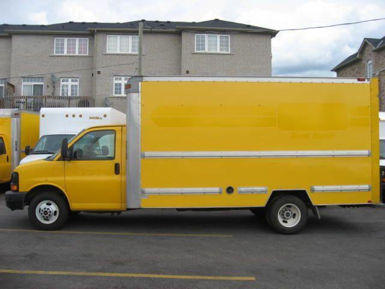 Used 2007 GMC 3500 16 FOOT CUBE for sale in Aurora, ON