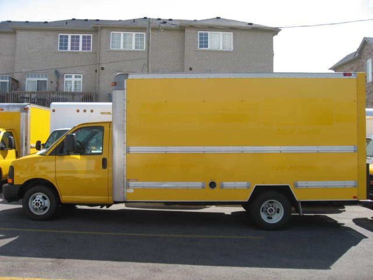 Used 2007 GMC 3500 16 FOOT CUBE WITH 19 FT RAMP for sale in Aurora, ON