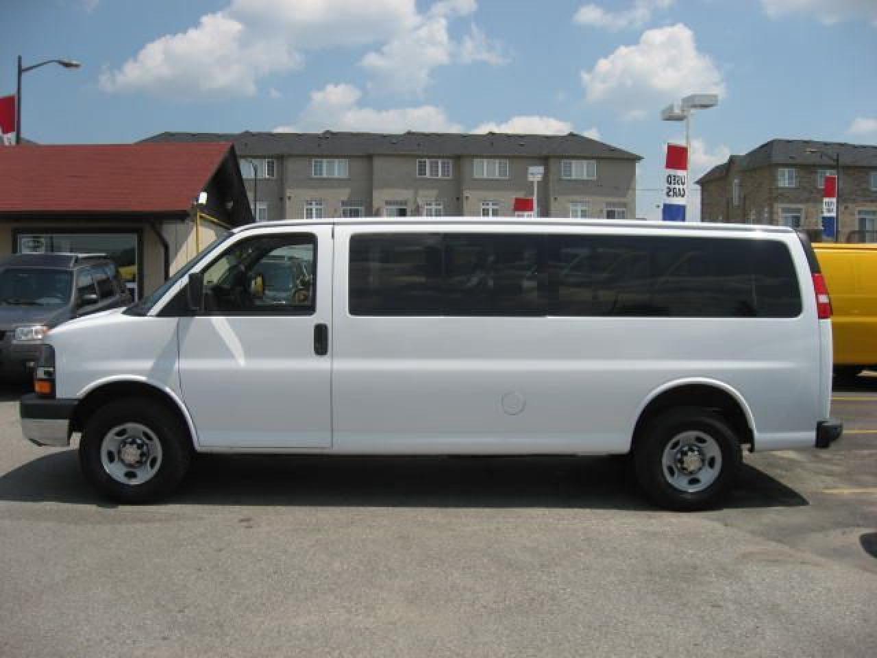 Used 2007 Chevrolet 3500 EXTENDED 15 PASSENGER for sale in Aurora, ON