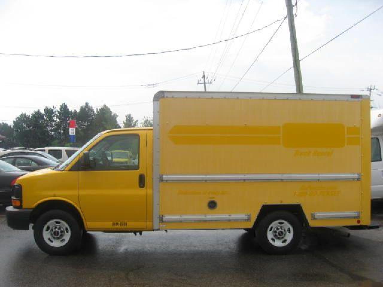 Used 2006 GMC Savana 11 FT CUBE for sale in Aurora, ON