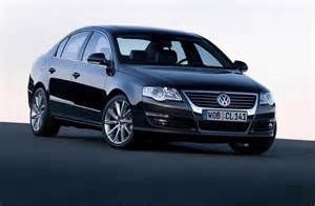Used 2010 Volkswagen Passat Highline, leather, roof, media center for sale in Concord, ON