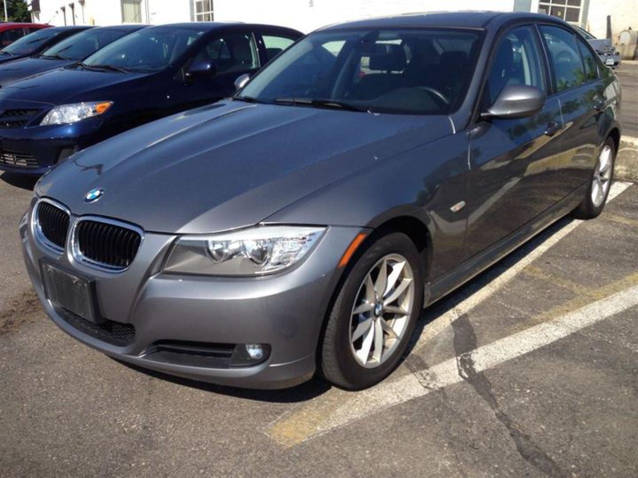 Used 2011 BMW 3 Series 323i | BLUETOOTH | LEATHER | SUNROOF for sale in Kitchener, ON