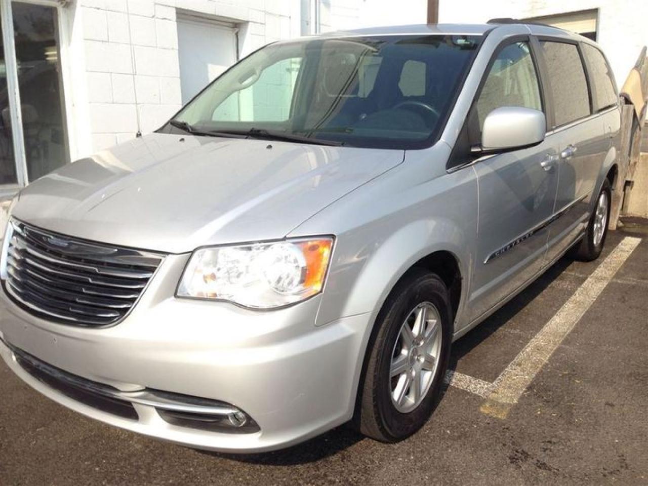 Used 2011 Chrysler Town & Country TOURING | NAVIGATION | SUNROOF | CAMERA for sale in Kitchener, ON