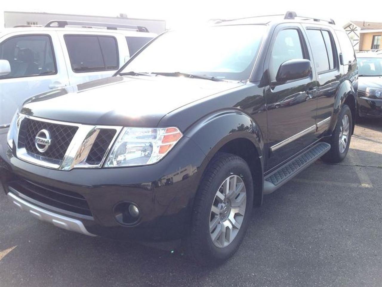 [CARPROOF VERIFIED $0 - ACCIDENT FREE] - 7 PASSENGER - V6 4X4 - HEATED/POWERED LEATHER SEATS - PREMIUM BOSE SOUND - BLUETOOTH - REAR VIEW CAMERA - HEATED MIRRORS/STEERING WHEEL - POWER SUNROOF - MP3/AUX IN - CONVENIENCE ENTRY W/ SMART KEY - 18 INCH ALLOY WHEELS - AUTO/DUAL CLIMATE CONTROL - REAR AIR AND HEAT - TINTED WINDOWS - RUNNING BOARDS - ROOF RACK - WOOD TRIM INTERIOR - TIRE PRESSURE MONITOR - FOG LIGHTS - ABS - CRUISE CONTROL - TRACTION CONTROL - POWER ADJUSTABLE PEDALS - HOMELINK GARAGE SYSTEM - **2 LOCATIONS TO SERVE YOU BETTER, MAIN OFFICE AT 1620 KING STREET EAST, KITCHENER** - Easy online application at WWW.THEOMOTORS.COM. Everyone and all credit welcome!! We have over 200 used Cars, Trucks, Vans and SUVs  available.! PLEASE CALL1 (519)772-3040. Ask about our exclusive  preferred financing! This ACCIDENT FREE DIRECT LEASE return comes  CERTIFIED  SERVICED  E-TESTED  and 167 point inspection at NO EXTRA CHARGE. A+ Better Business Bureau rating!! Taxes and licensing are extra. Financing special is on approved credit only, and a minimum loan of $7,500. Accrued interest must be paid on a 6-month payment deferral. Cost of borrowing a $20,000 car over a 48 month term at 4.99% is $2,377.28. THANK YOU and we appreciate  your consideration at THEOMOTORS.SERVING K-W AREA FOR OVER 30 YEARS!!