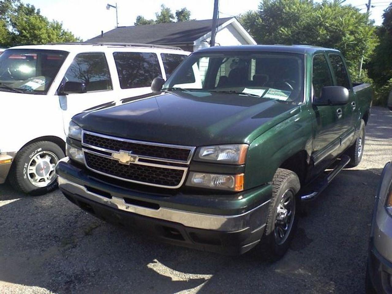 Financing starting at 3.98% On approved credit,  Good or bad credit welcome. Easy online credit application 24/7 at www.goodwillsusedcars.com . Buy with confidence at Goodwills . We have over 250 quality pre-owned vehicles in stock at all times with fresh units arriving daily! Click our banner to view our entire inventory. We are a family owned business serving the community since 1974. Carproofs are available and we are a full disclosure dealer. We service what we sell in our large six bay service shop. Our vehicles are certified , emission tested and detailed. Of course trade-ins are always welcome . We thank you for your consideration at Goodwills where you will find big city selection at small town pricing.all prices are plus HST and LICENSING