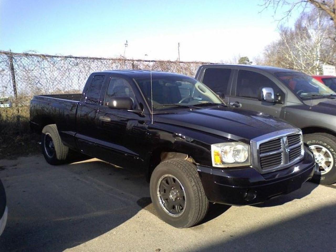 Used 2005 Dodge Dakota SLT Pickup 6 1/2 ft for sale in Aylmer, ON